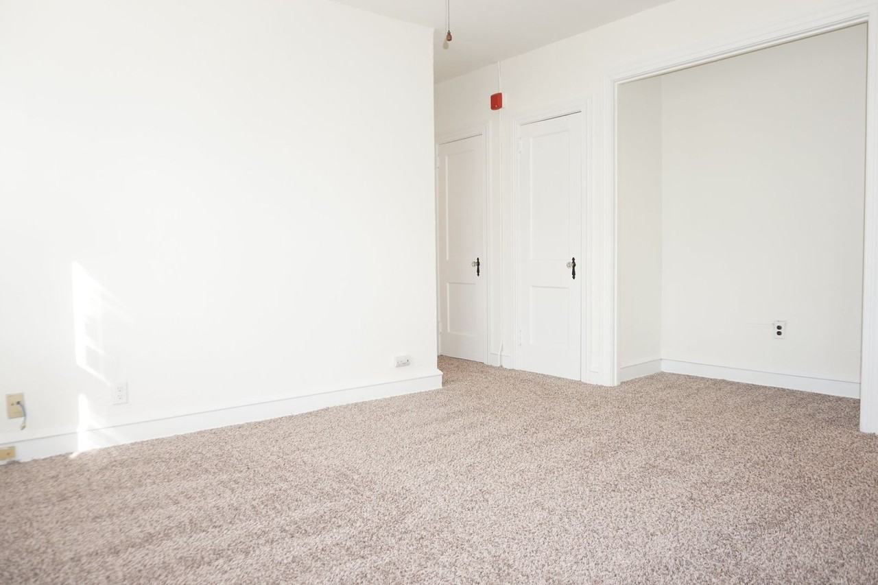 Montrose Apartments - Photo 7 of 21