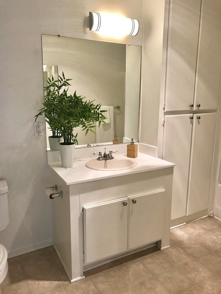 Las Flores Apartments - Photo 7 of 13