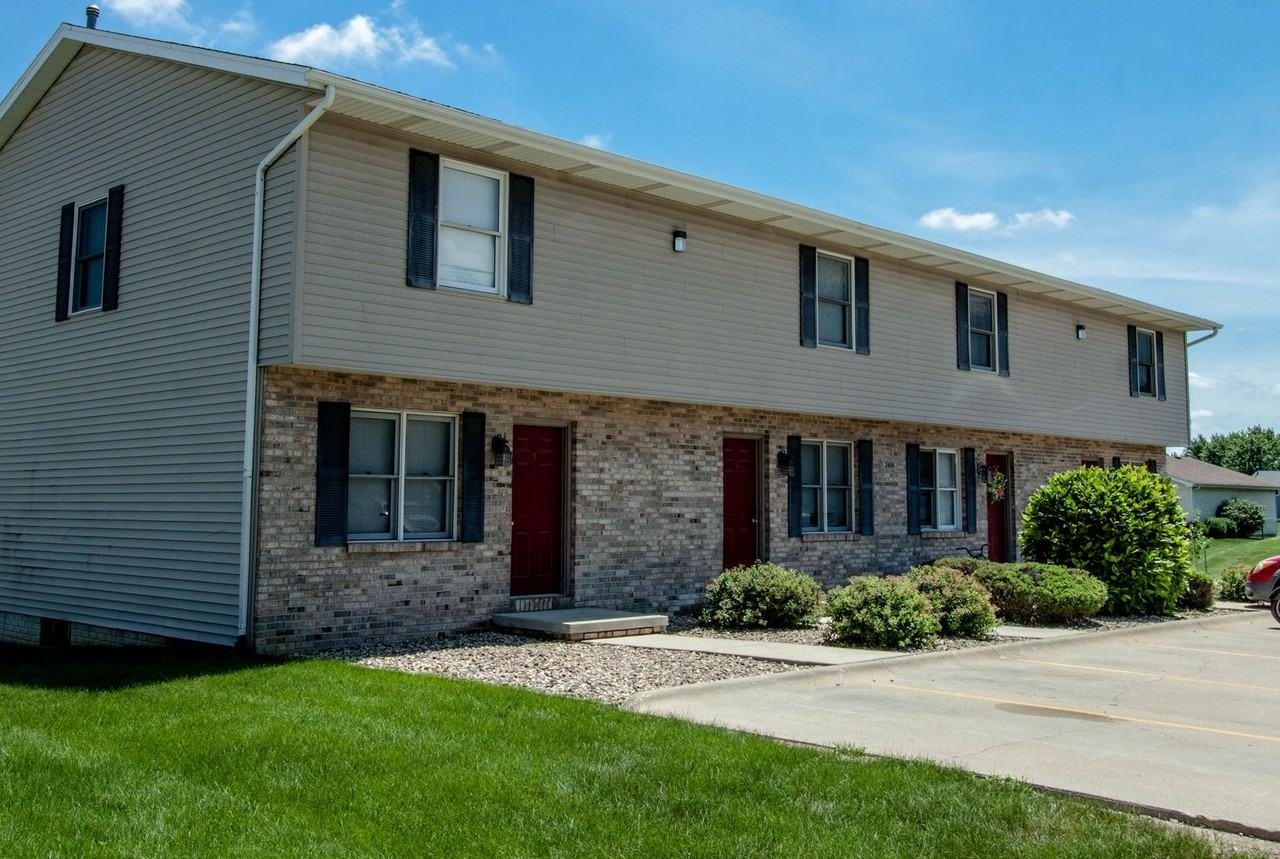 2402 Clearwater - Photo 2 of 14