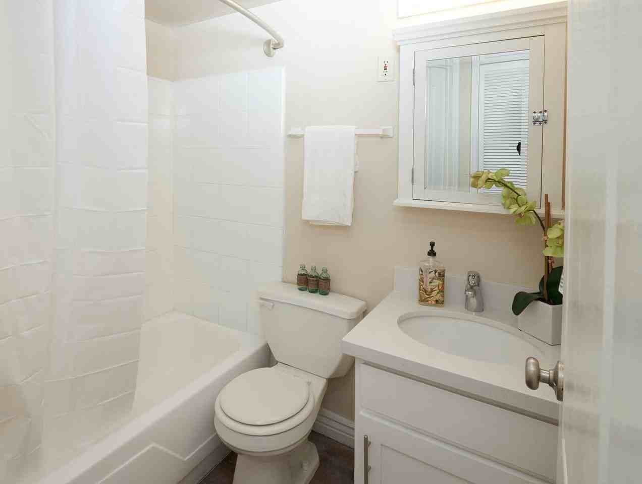 Martin Manor - Photo 5 of 10