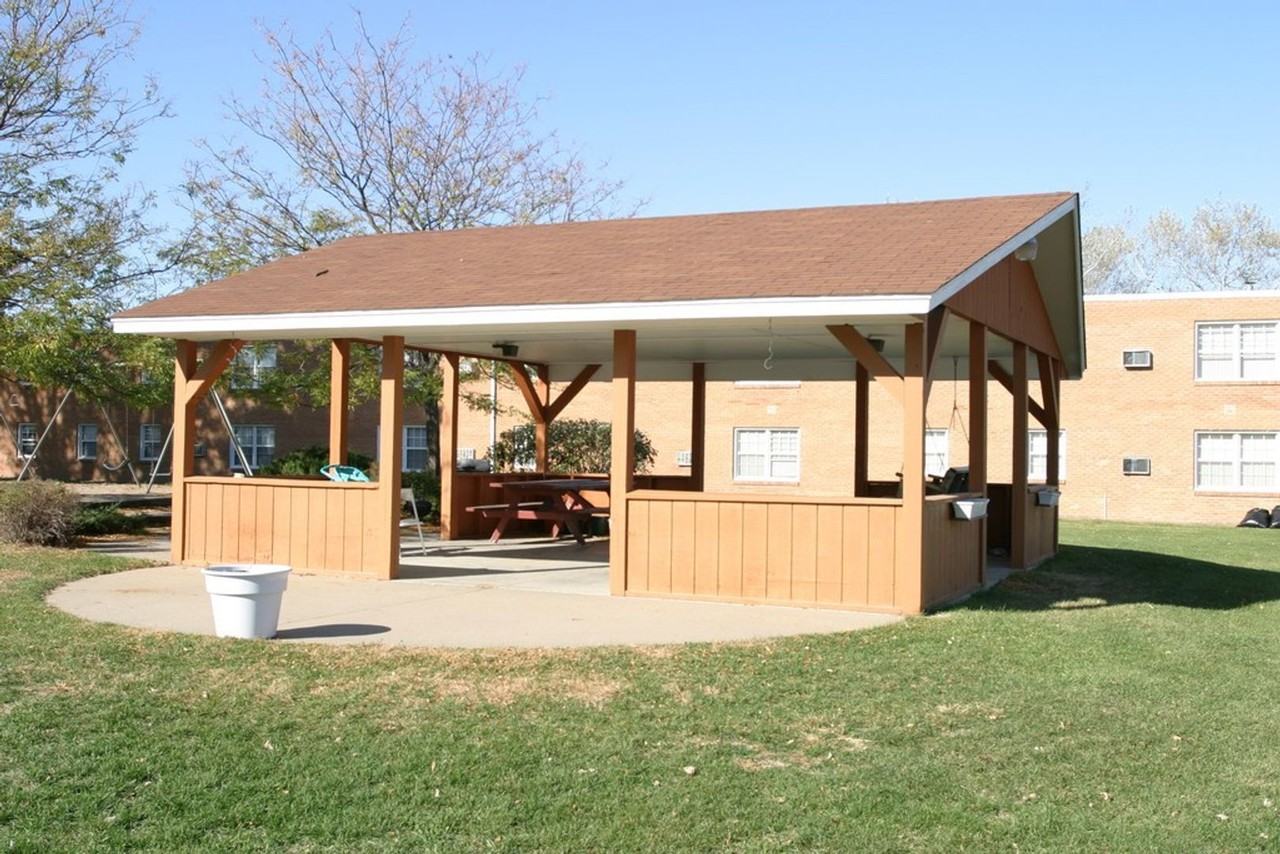 Glacier/Yellowston Apts - Photo 2 of 27
