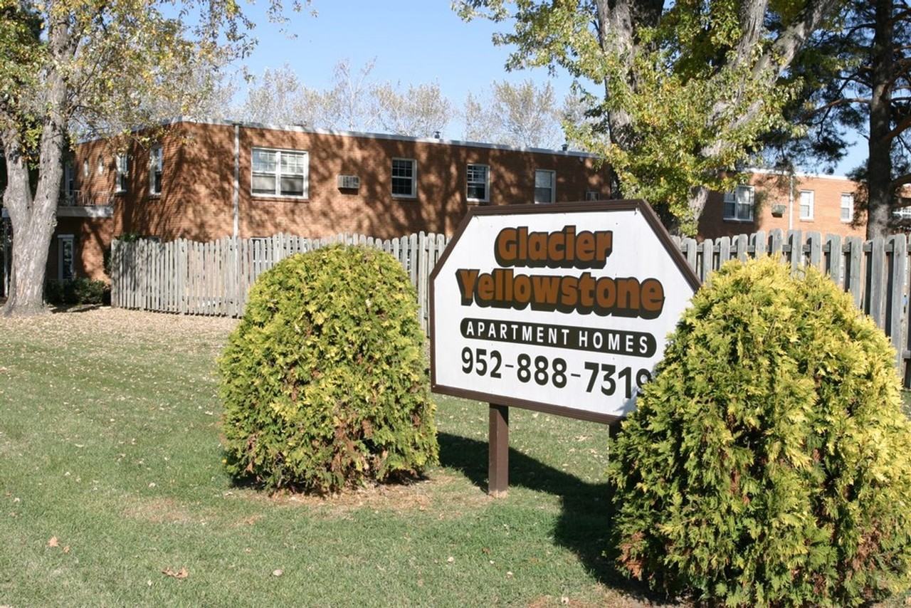 Glacier/Yellowston Apts - Photo 4 of 27