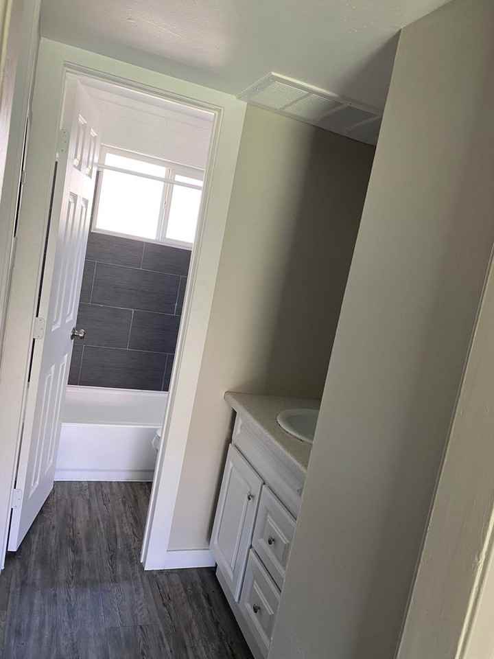 1/2 half first months rent! Modern, Single - Photo 3 of 10