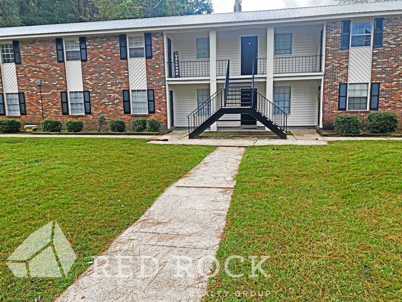 Chanticleer Apartments - Photo 7 of 34