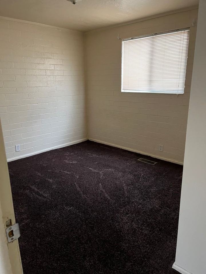 Eccles Avenue Apartments - Photo 4 of 9