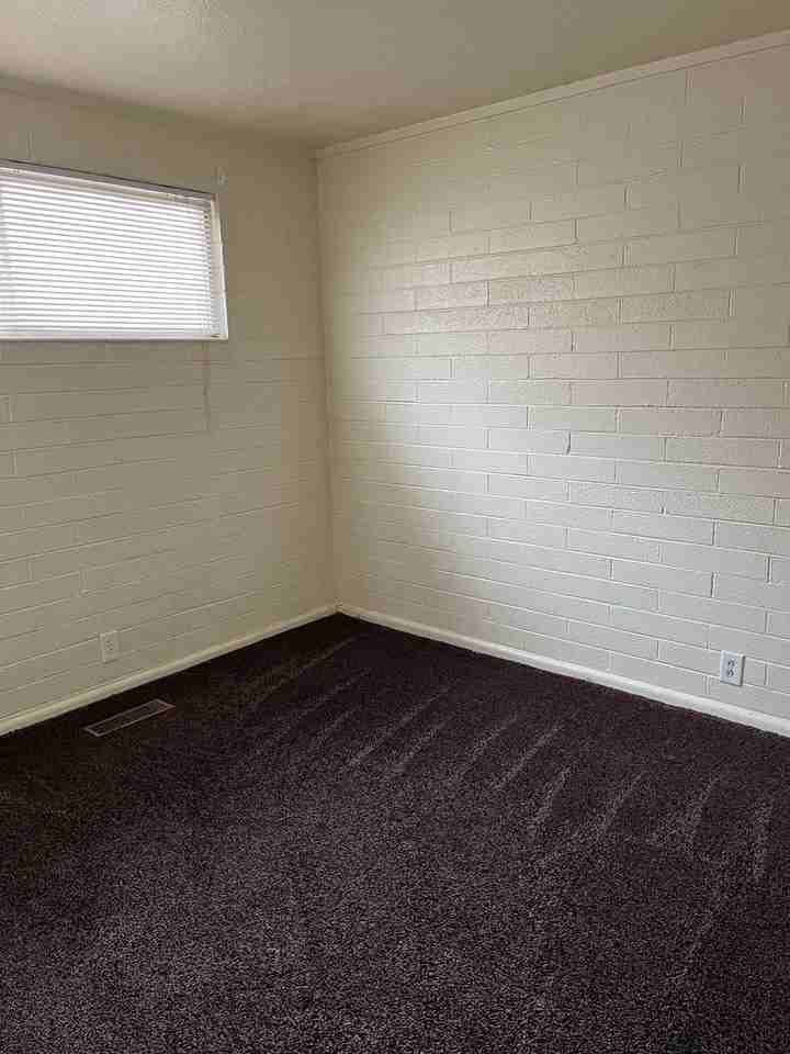 Eccles Avenue Apartments - Photo 5 of 9