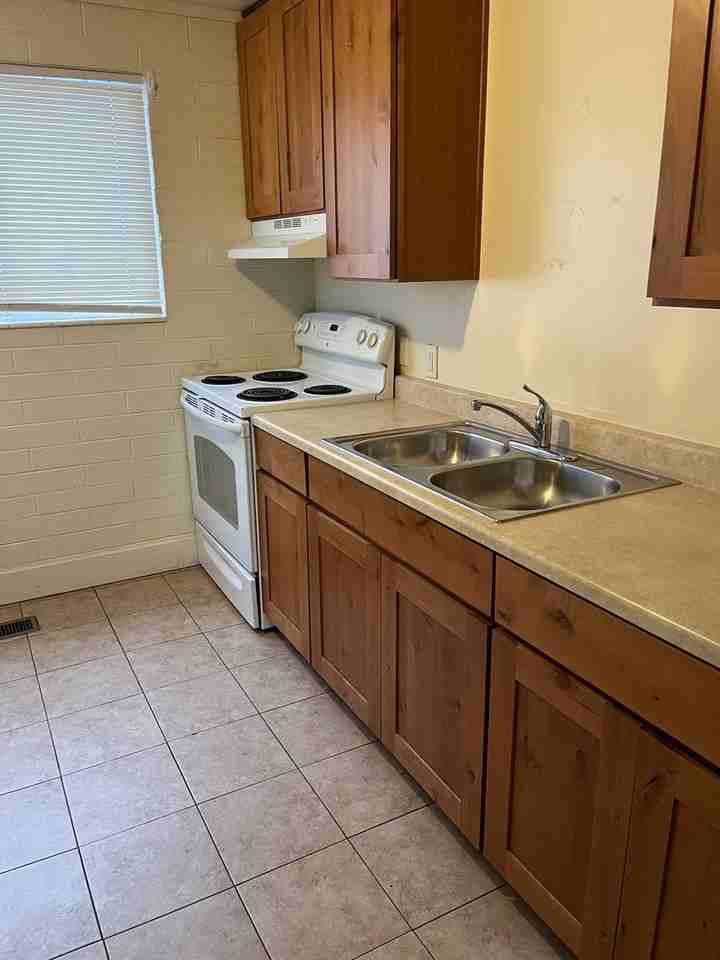 Eccles Avenue Apartments - Photo 2 of 9