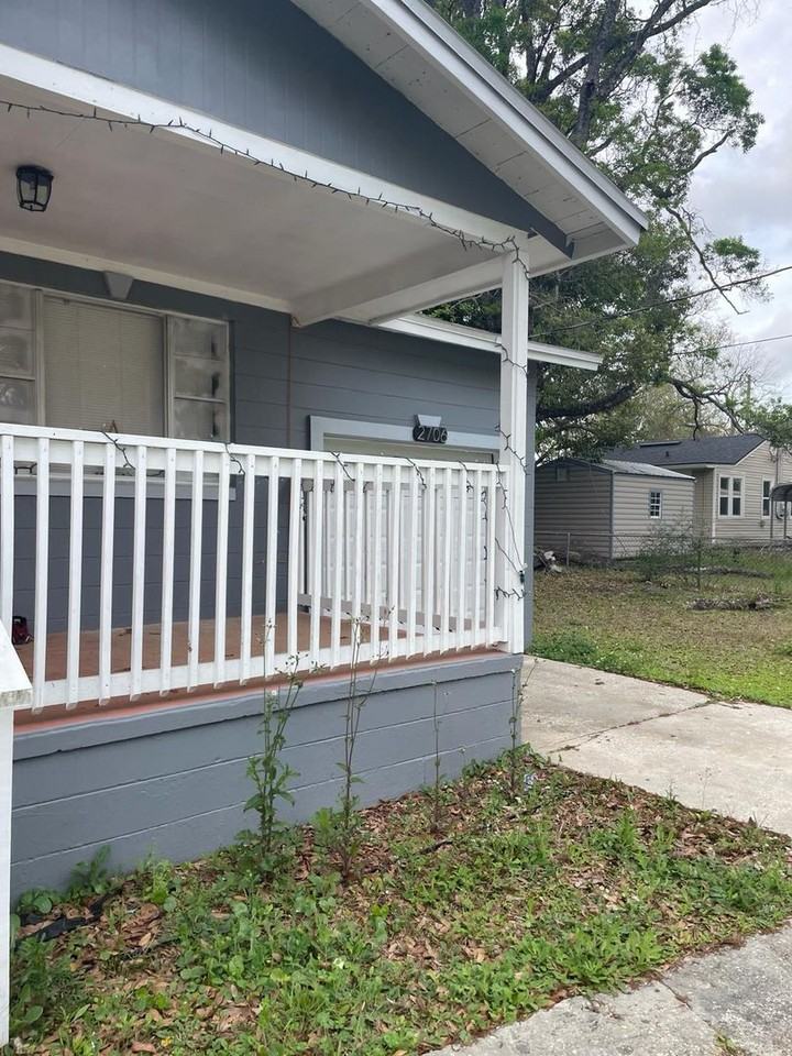 2706 Palafox St - Photo 2 of 14