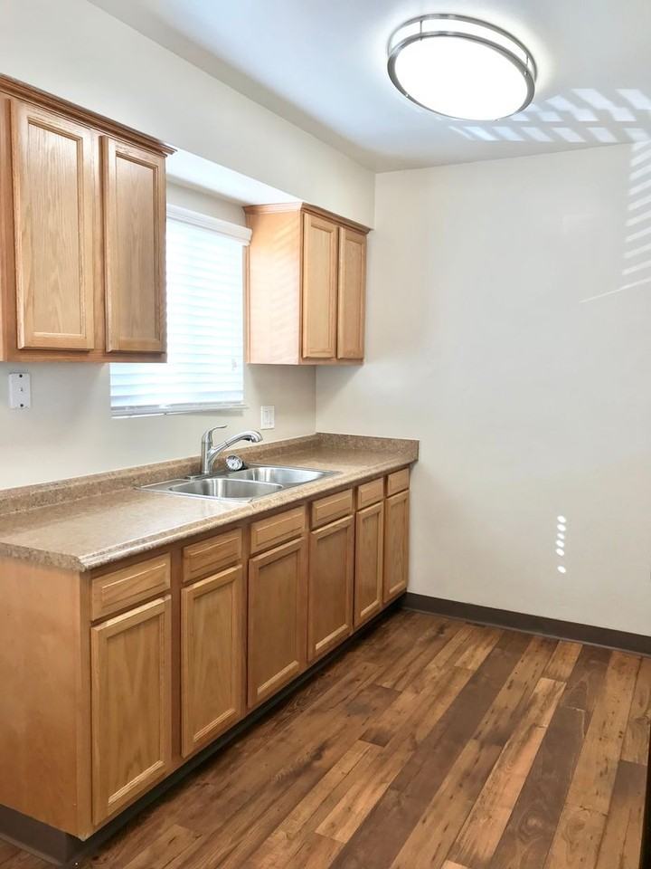 Bond - Photo 5 of 13