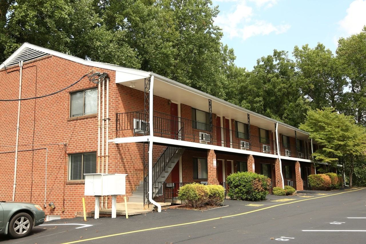 Lynnhaven Apartments - Photo 2 of 41
