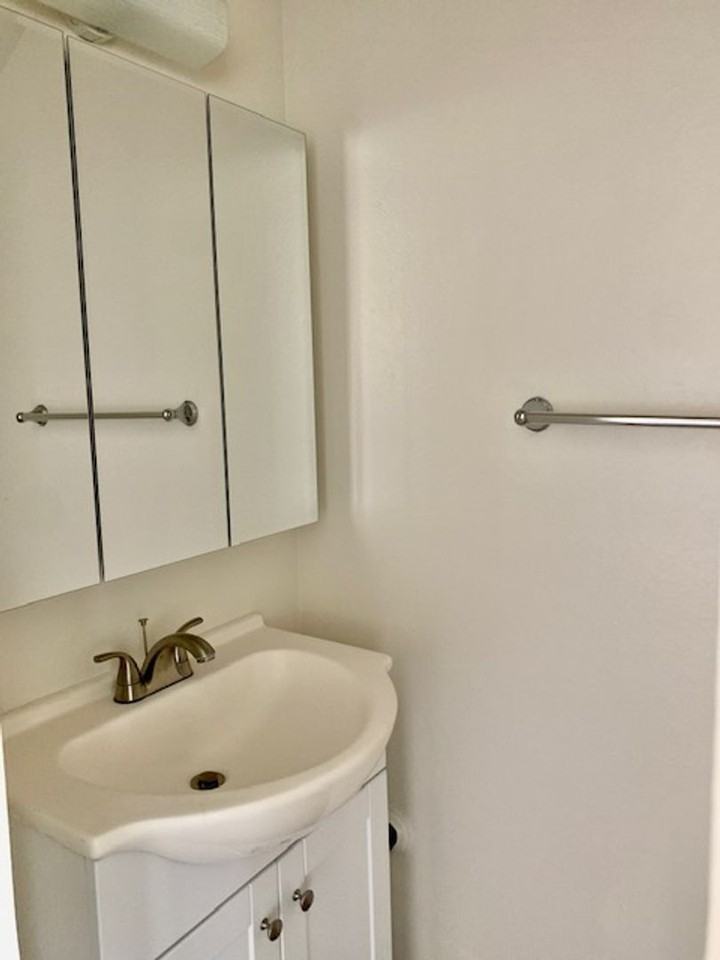 268 Douglas Street - Photo 4 of 11