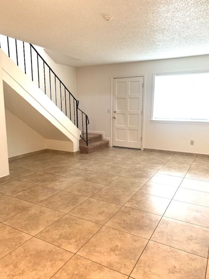 268 Douglas Street - Photo 5 of 11