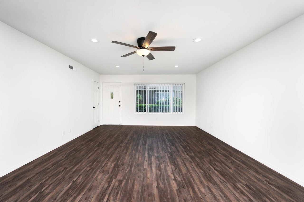 Your New Home at Greentree Fountain – Remodeled Apartment Homes!!!! - Photo 3 of 23