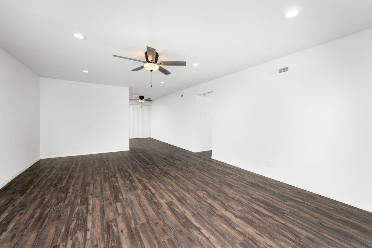 Your New Home at Greentree Fountain – Remodeled Apartment Homes!!!! - Photo 4 of 23