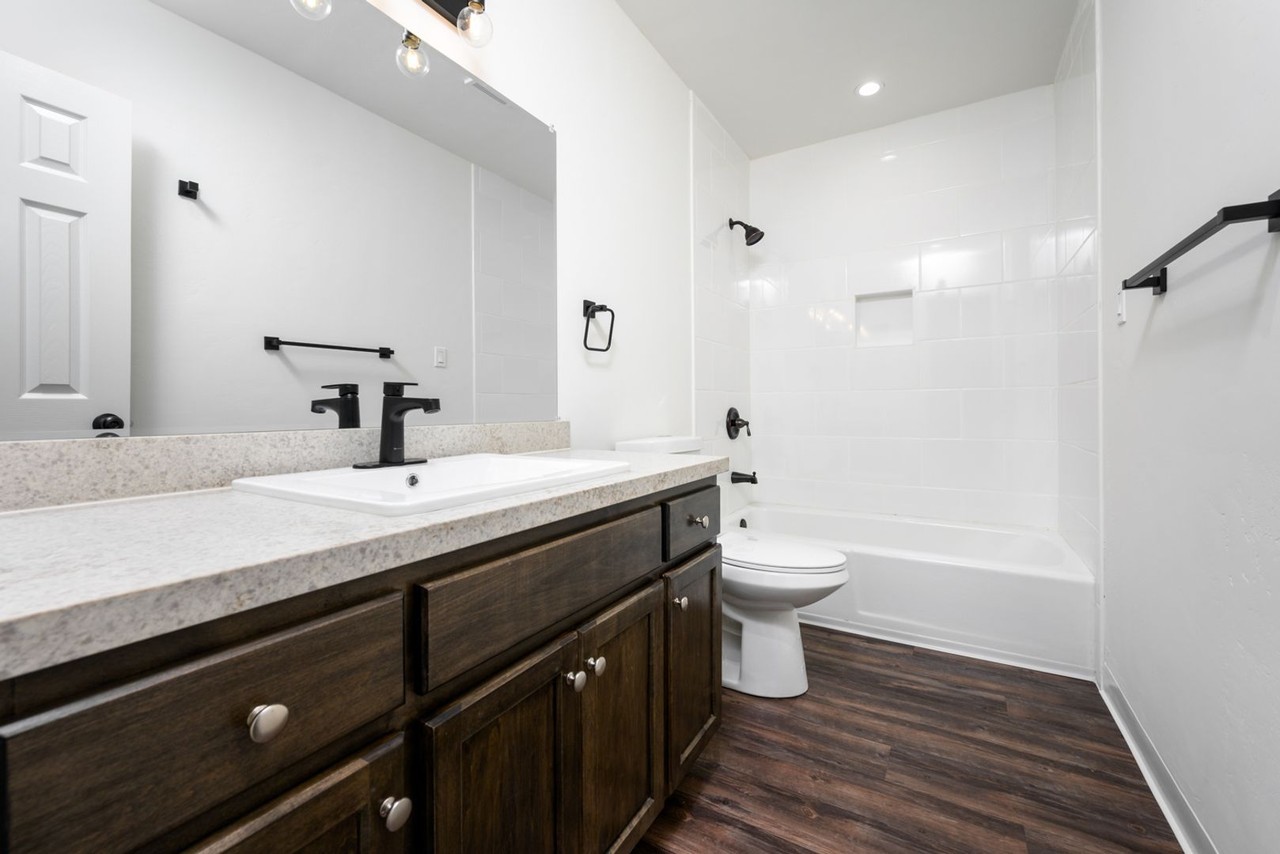 Your New Home at Greentree Fountain – Remodeled Apartment Homes!!!! - Photo 6 of 23