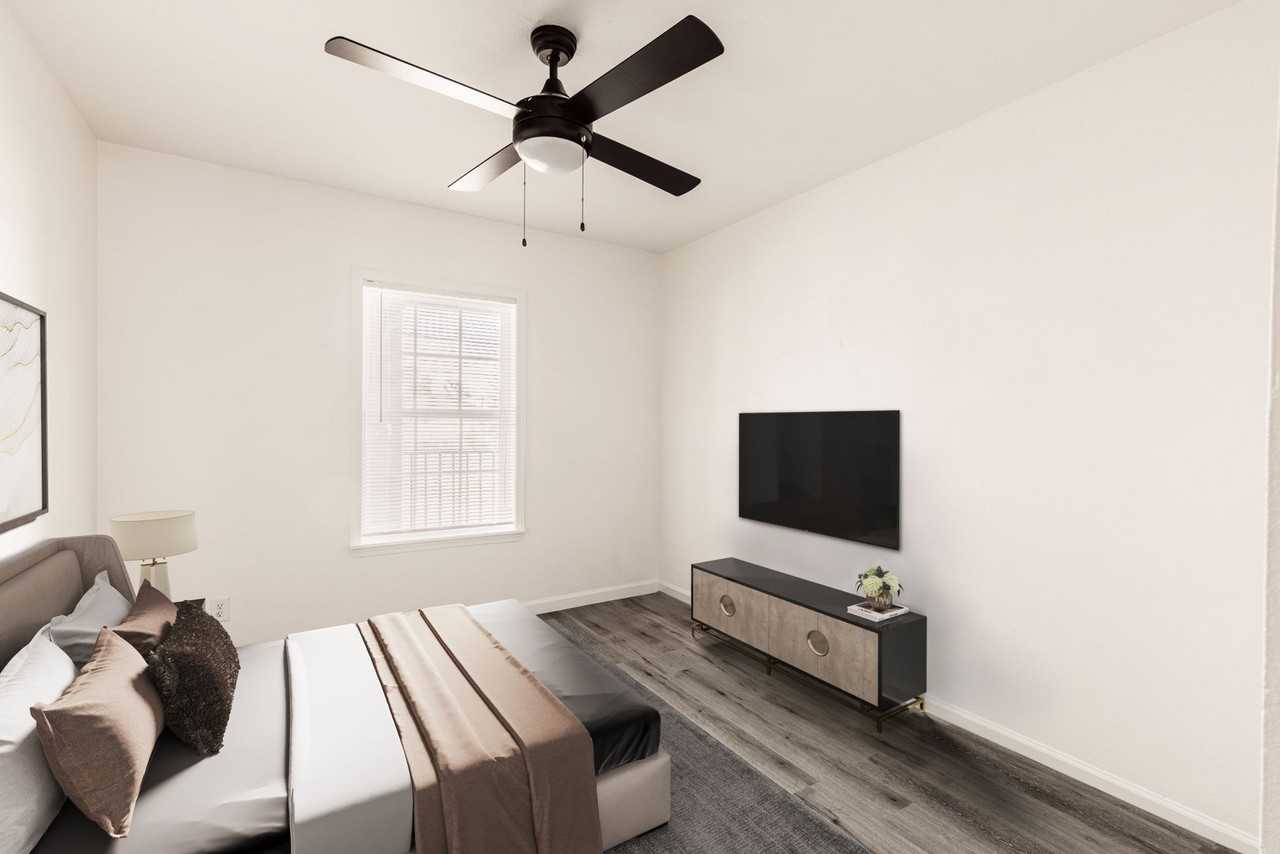 Gia at Memorial - Photo 2 of 34