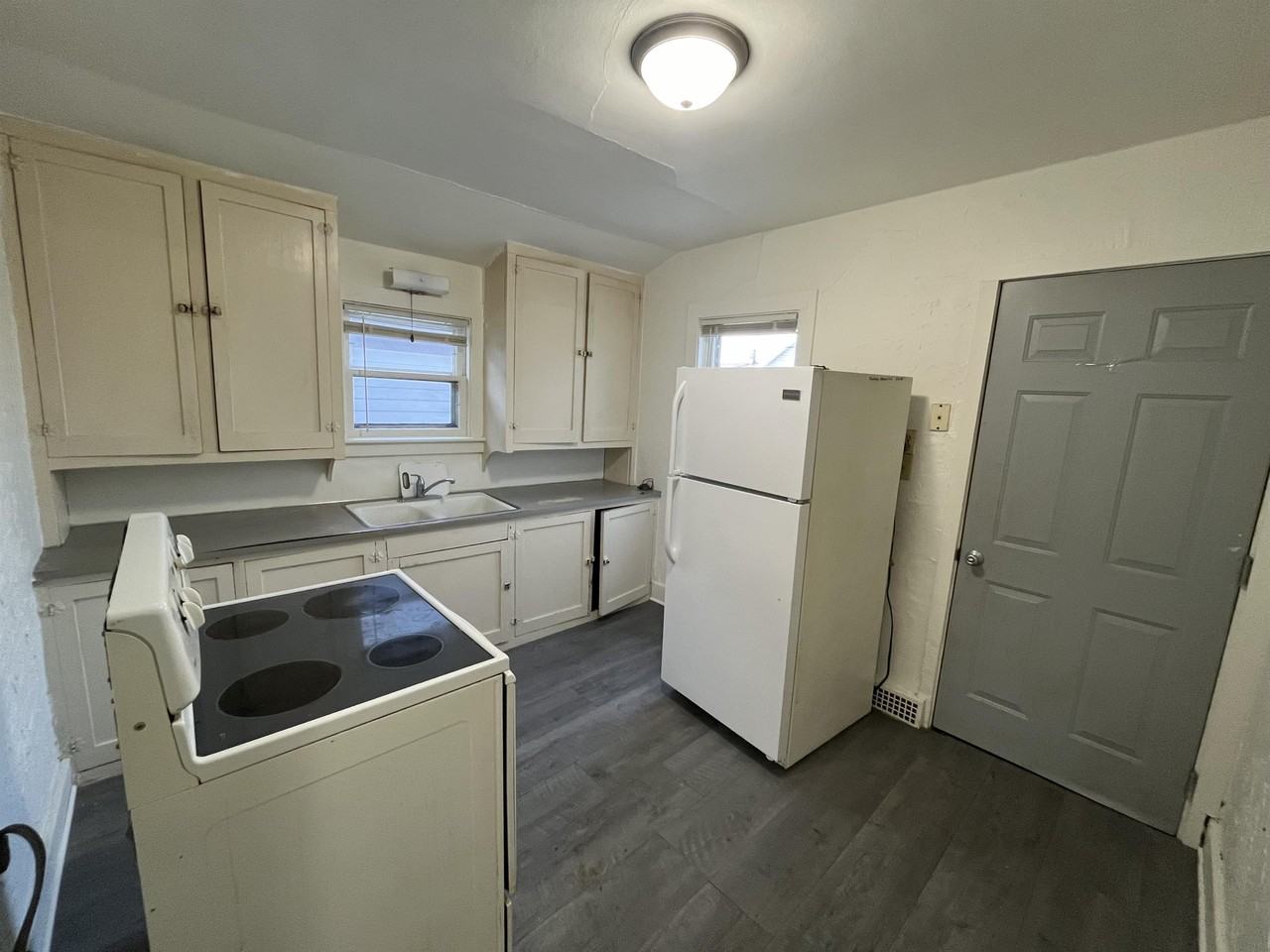 924 922/924 Erie Ave - Photo 3 of 13