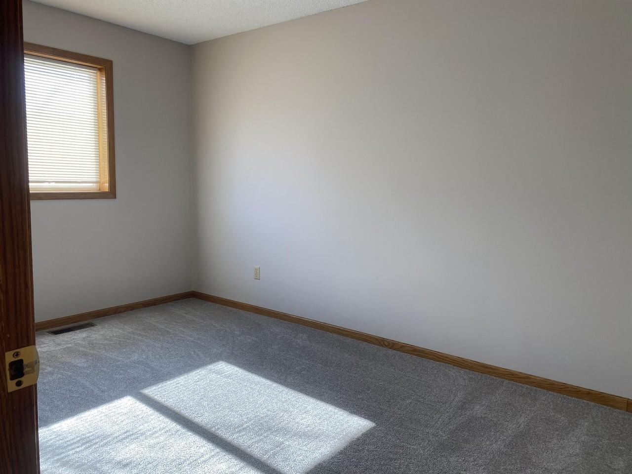 5501 Mallard Ln - Photo 2 of 22