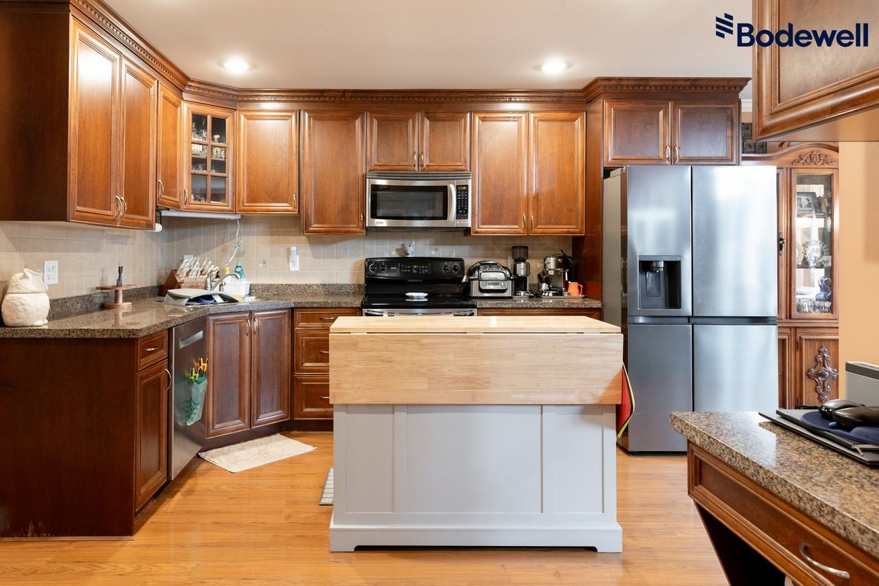 Alderson Avenue Duplex Apartments 650 Alderson Ave, Coquitlam, BC V3K