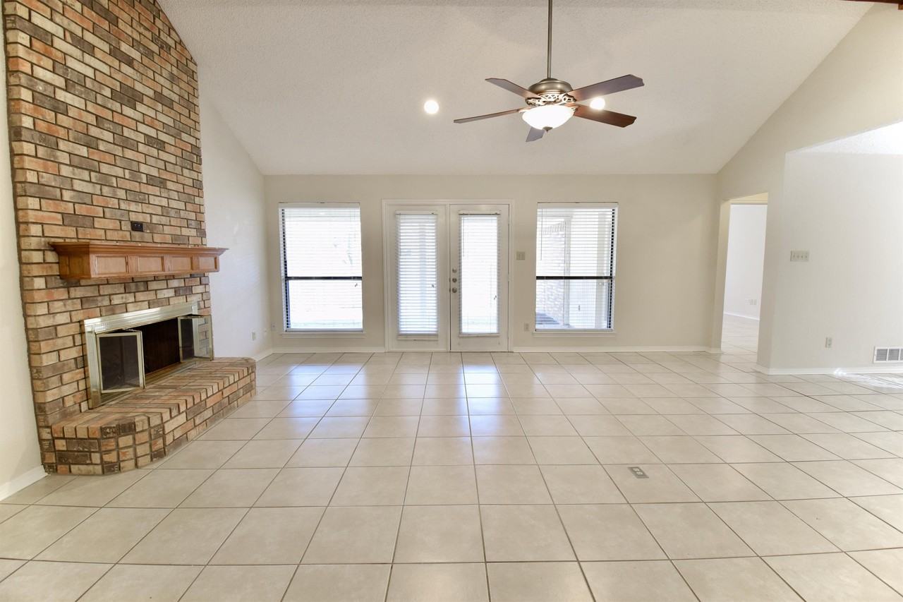 6119 Kingswood Dr - Photo 3 of 35