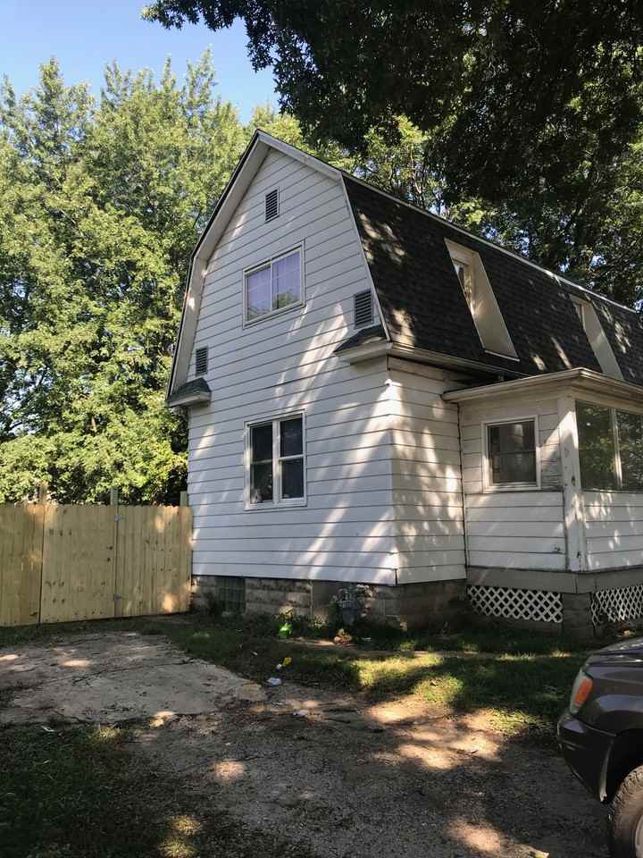 1209 N Walnut St - Photo 2 of 11