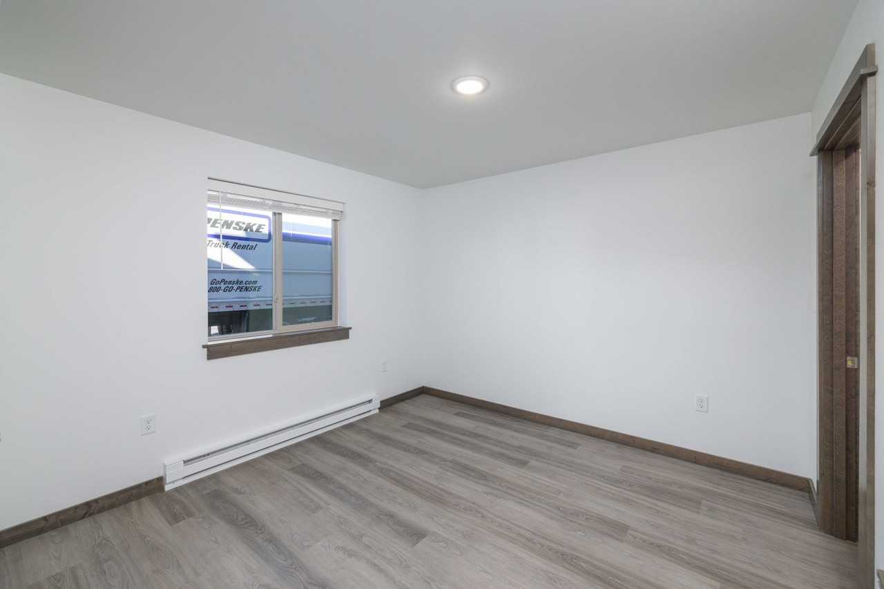 1900 Cruiser Lane - Photo 6 of 8