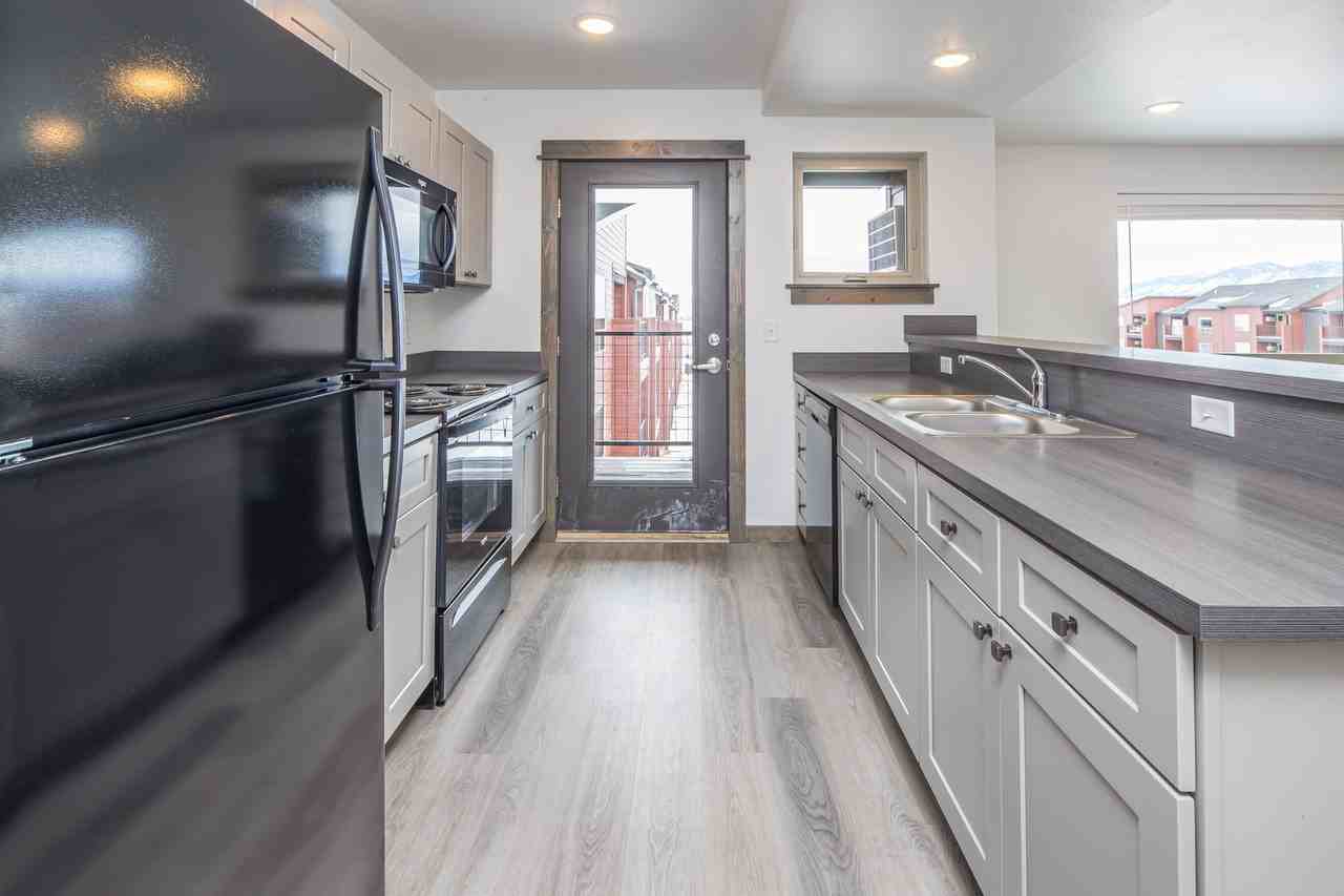 1900 Cruiser Lane - Photo 3 of 13