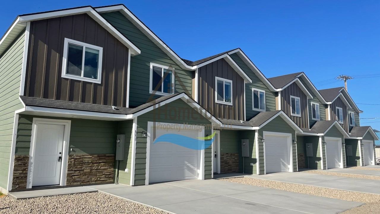 Luxury 3 Bed 2.5 Bath Townhome in Burley! - Photo 2 of 43