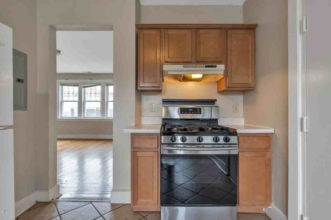 17 Howe Street - Photo 2 of 20