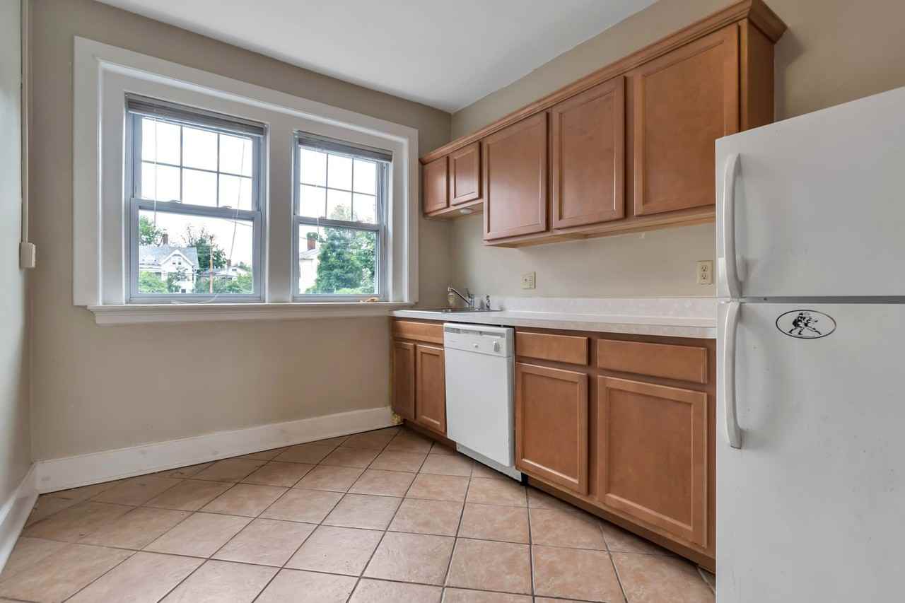 17 Howe Street - Photo 3 of 20