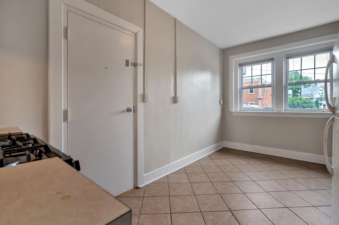 17 Howe Street - Photo 4 of 20