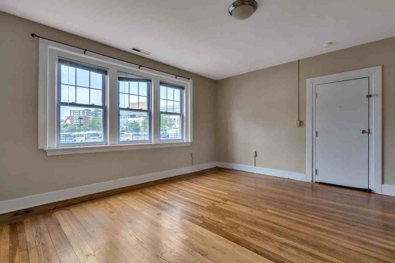 17 Howe Street - Photo 5 of 20