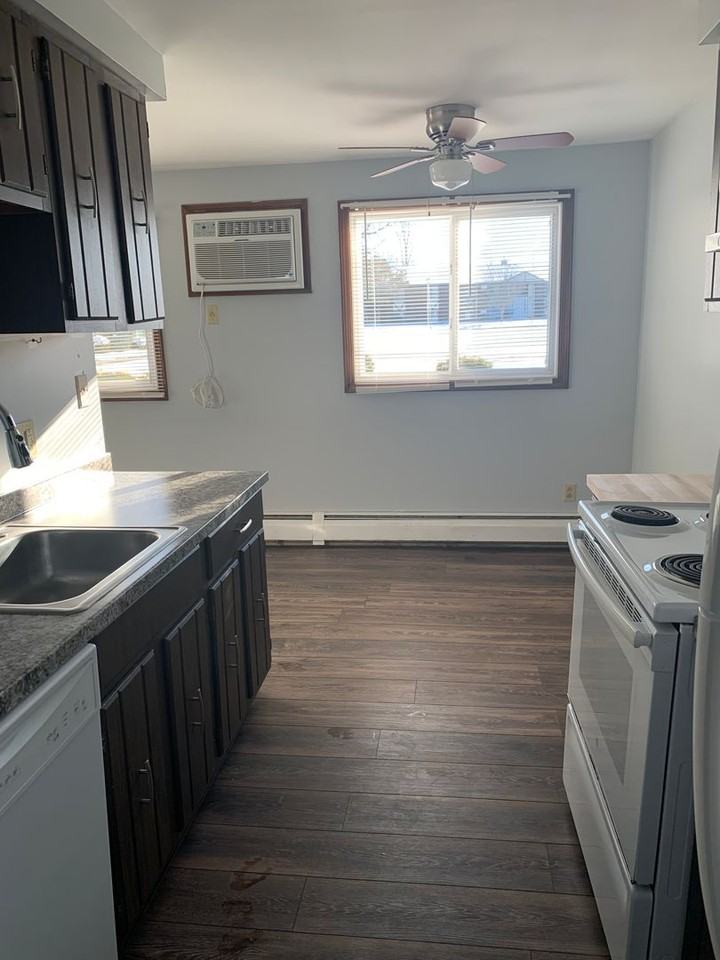 Tudor Heights Apartments - Photo 3 of 8