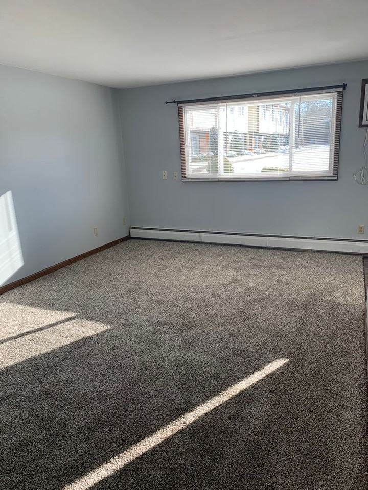 Tudor Heights Apartments - Photo 6 of 35