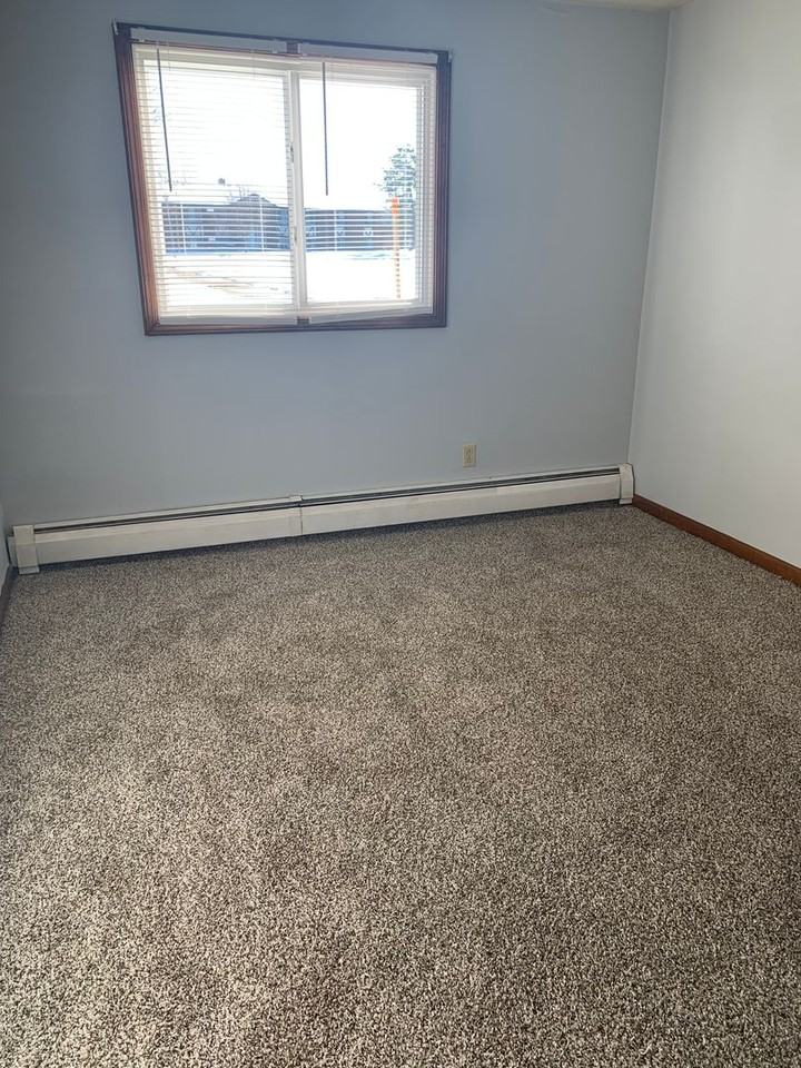 Tudor Heights Apartments - Photo 7 of 35