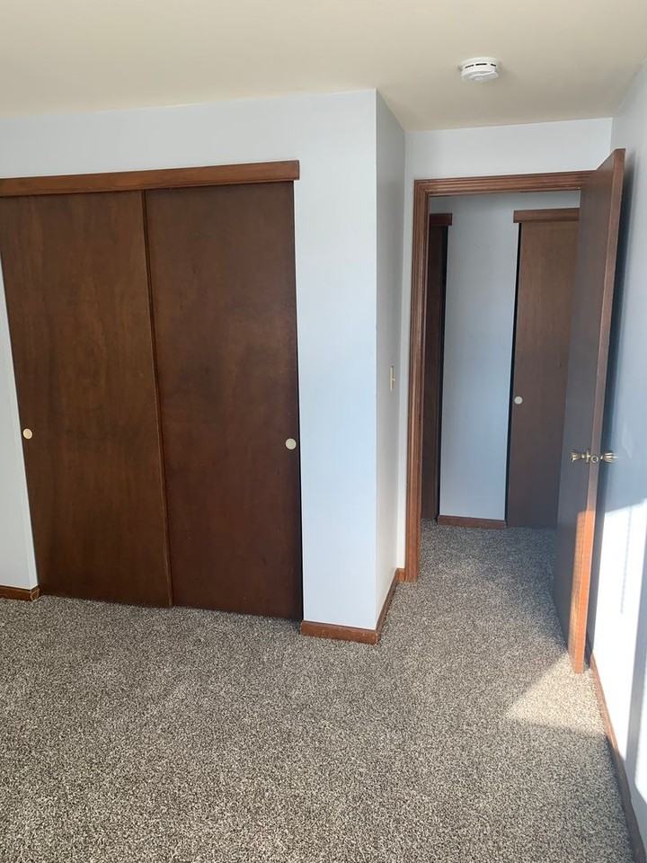 Tudor Heights Apartments - Photo 4 of 35