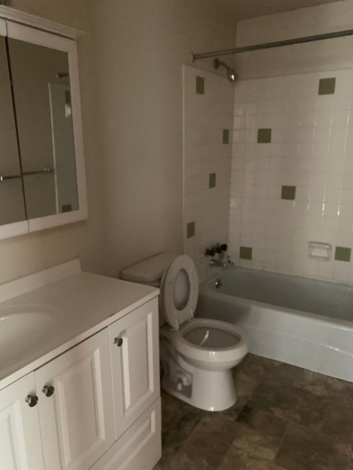 Tudor Heights Apartments - Photo 2 of 8