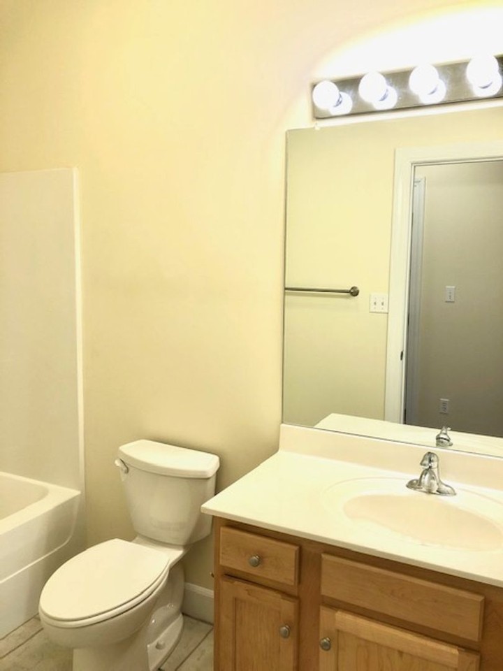 Point-of-View Apartments - Photo 4 of 10