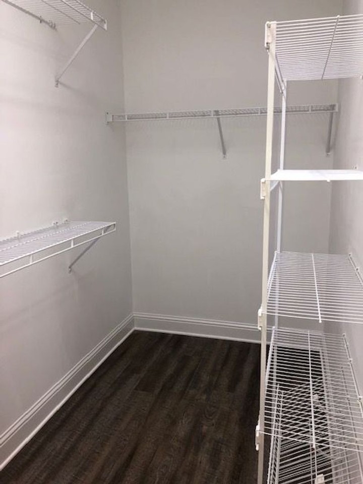 Point-of-View Apartments - Photo 6 of 10