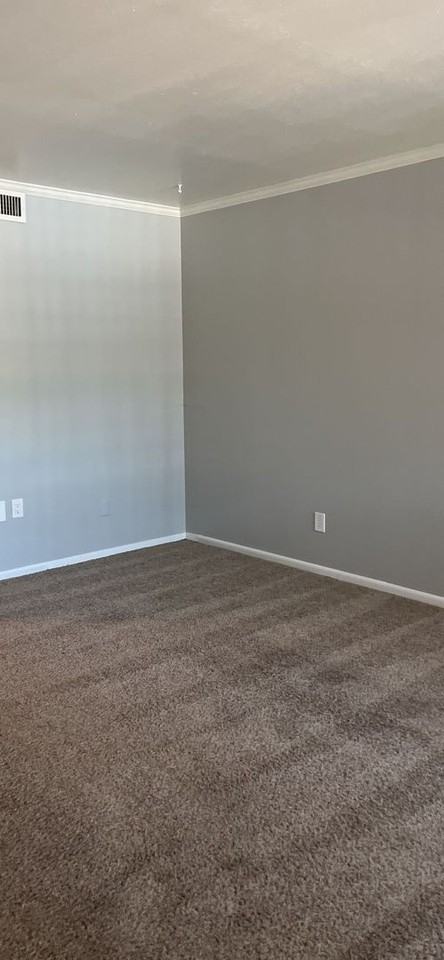 Stratford West Apartments - Photo 3 of 6