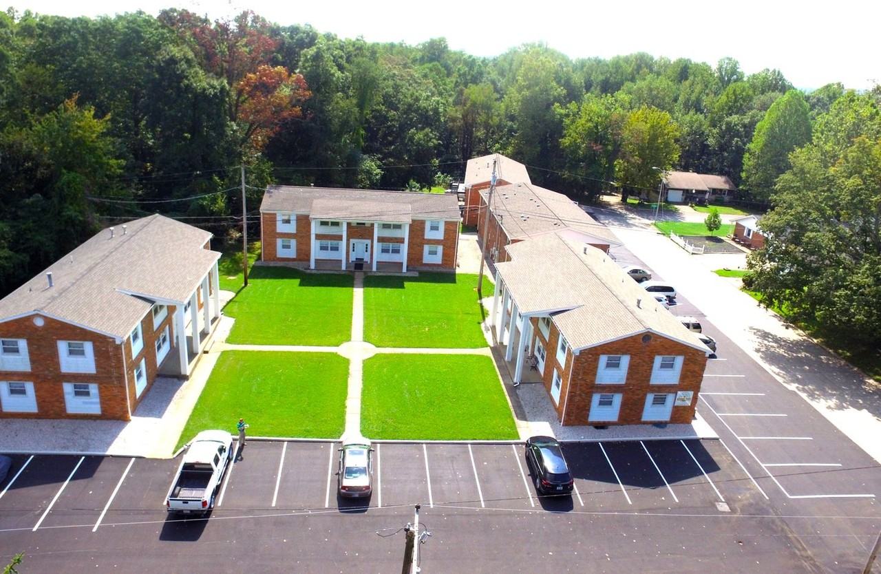 West Colonial Apartments - Photo 2 of 11