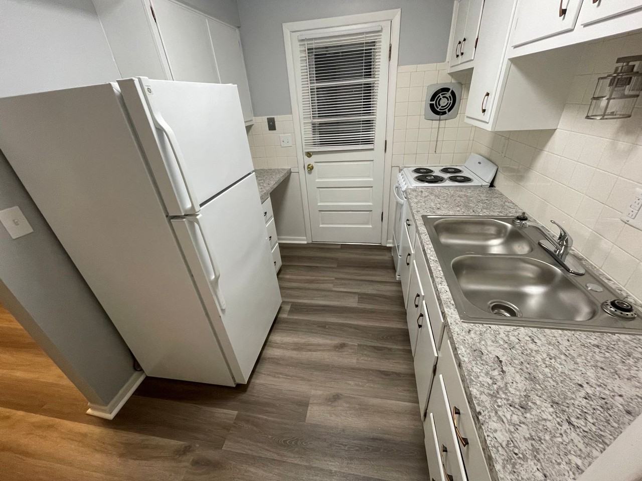 West Colonial Apartments - Photo 6 of 11