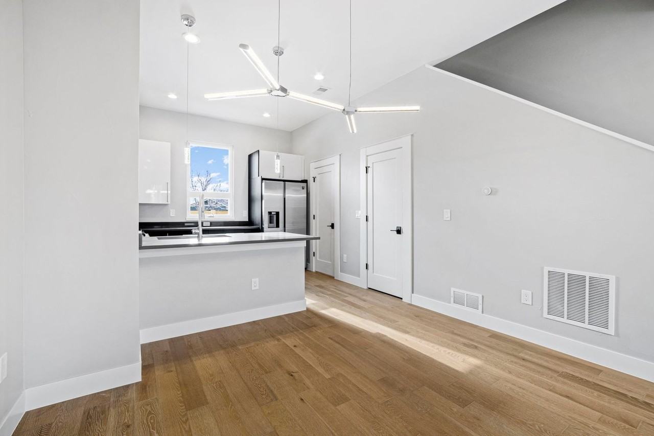 3832 Jason Street - Photo 5 of 27