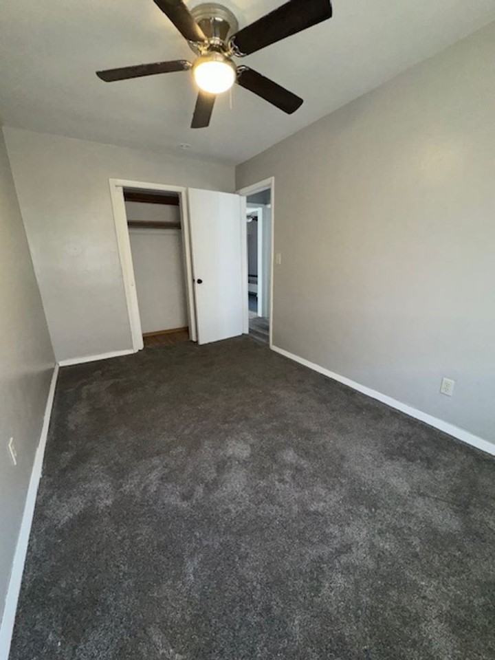 421 N Nesmith Ave - Photo 6 of 9