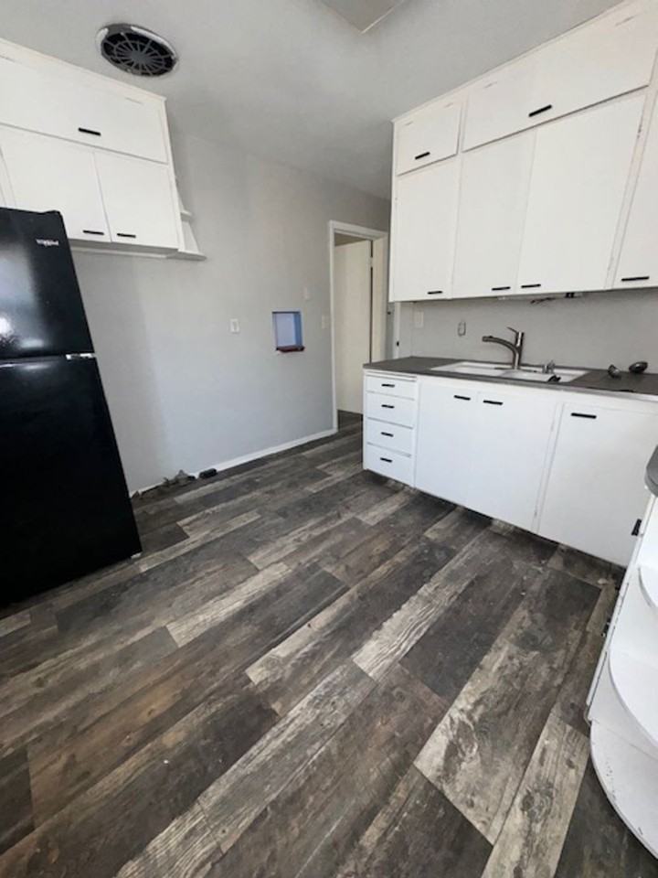 421 N Nesmith Ave - Photo 7 of 9