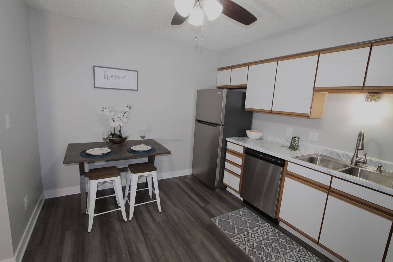 The Cumberland of Columbus.  Modern look in a convenient location 1 & 2 bedroom apartments.  Pet friendly! - Photo 3 of 48