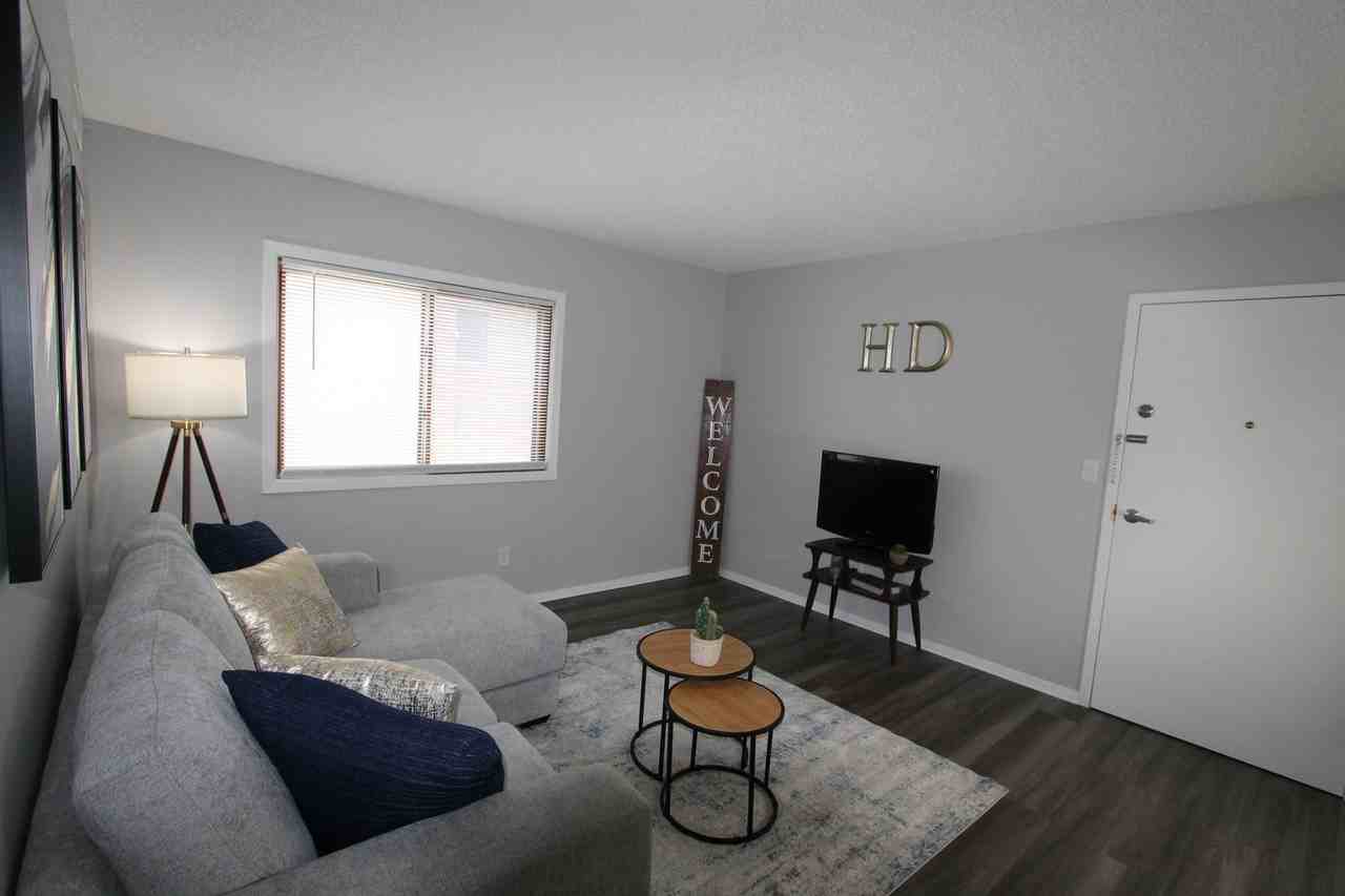 The Cumberland of Columbus.  Modern look in a convenient location 1 & 2 bedroom apartments.  Pet friendly! - Photo 4 of 12