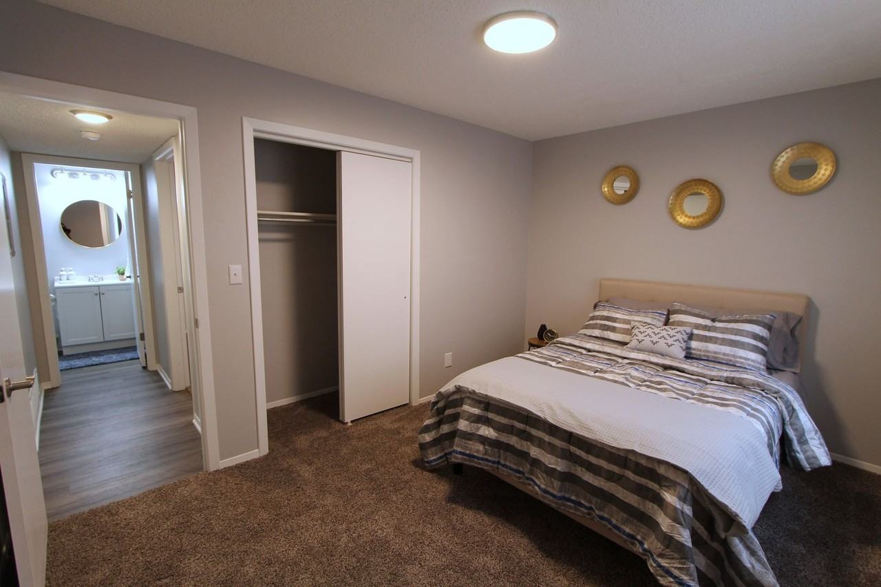 The Cumberland of Columbus.  Modern look in a convenient location 1 & 2 bedroom apartments.  Pet friendly! - Photo 5 of 12