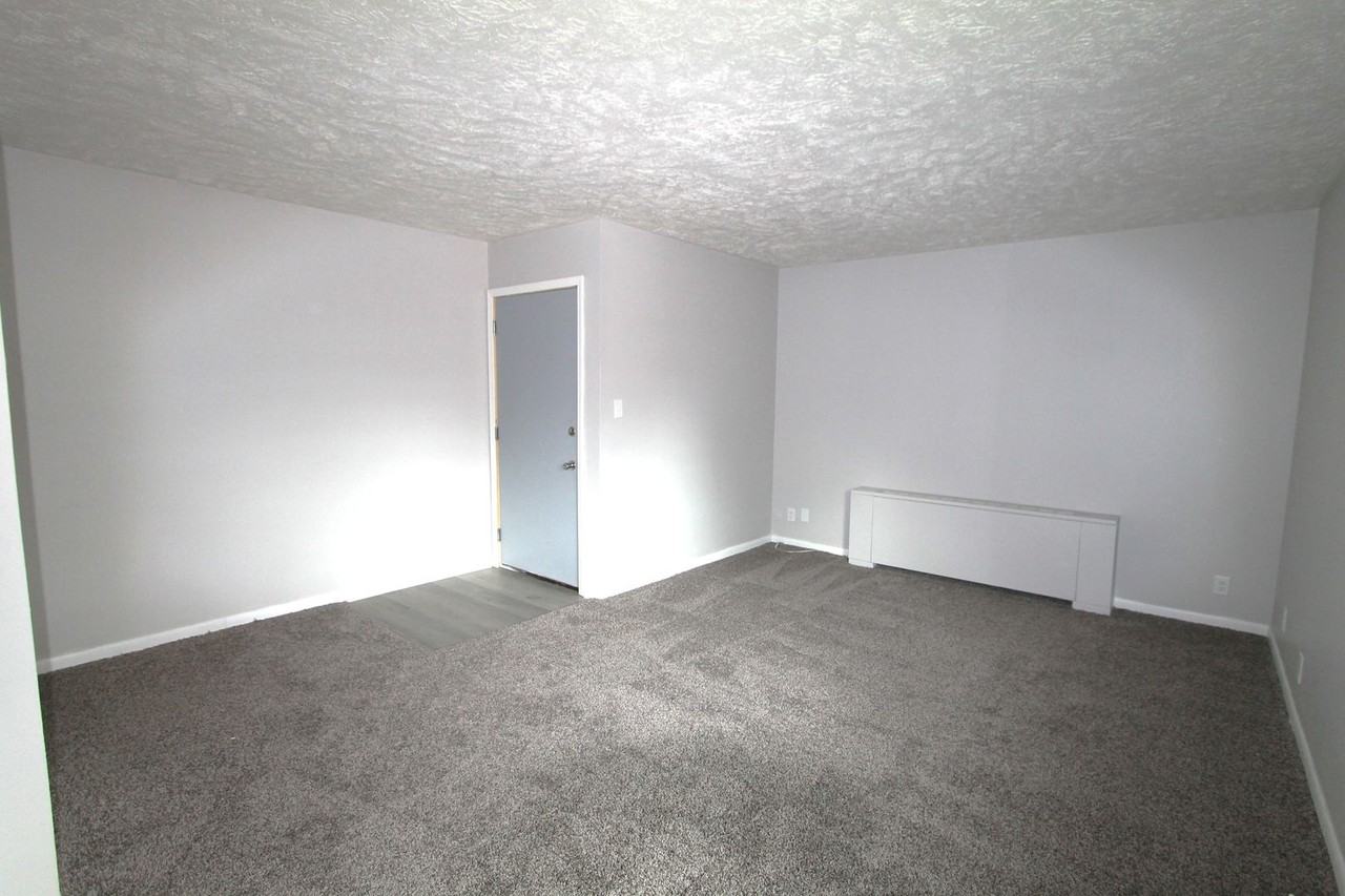 806 W 23rd Ave #06 - Photo 6 of 11