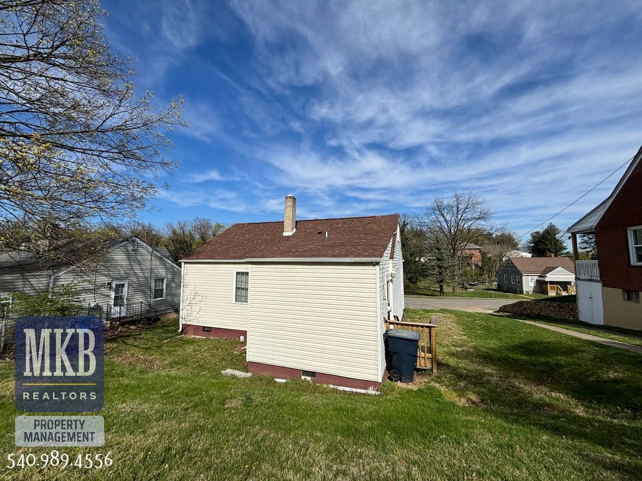 1712 Wayne St Ne - Photo 3 of 23